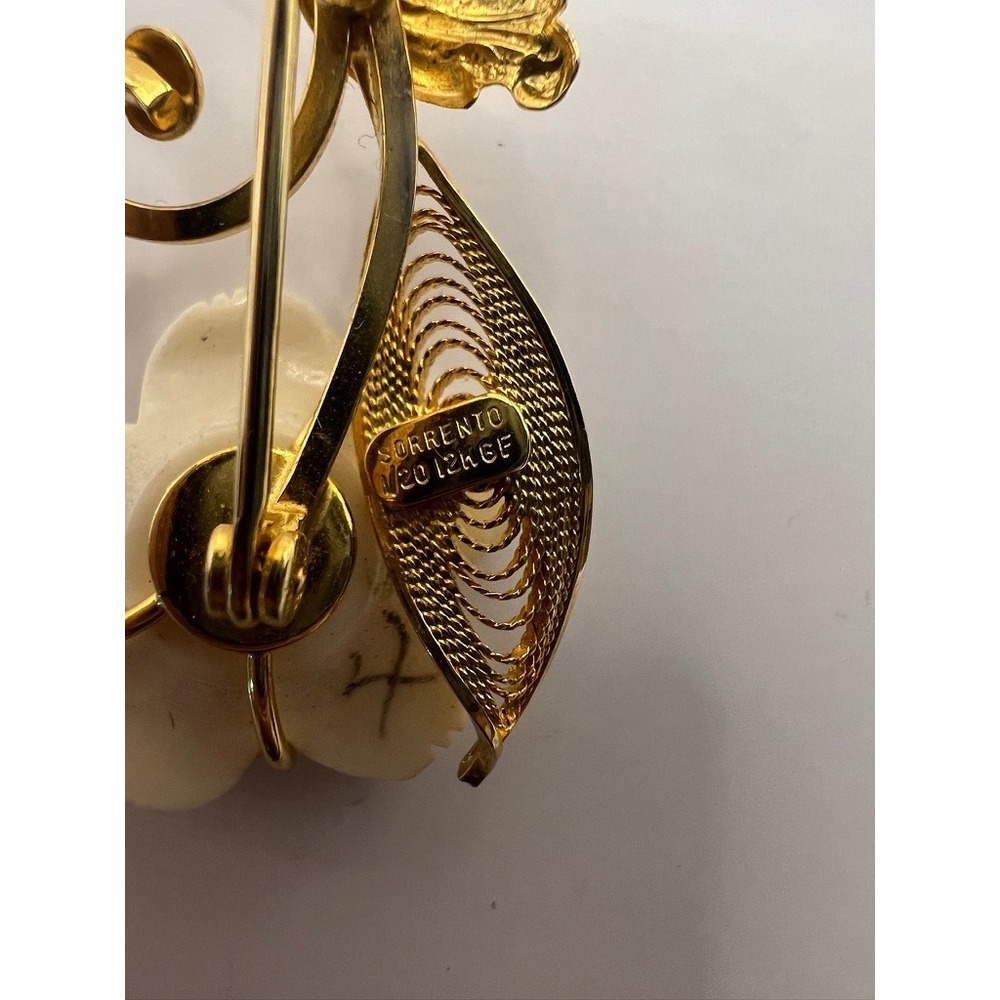 Vintage Sorrento Brooch 12K Gold Filled Carved Shell Flower Filigree‎ Italy - Picture 2 of 16